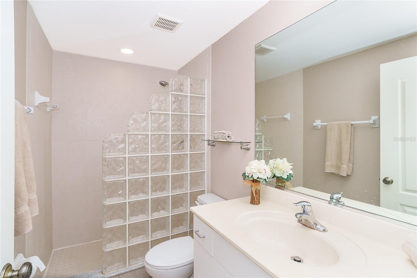 Image 26 of 50 For 8101 Memory Lane 122