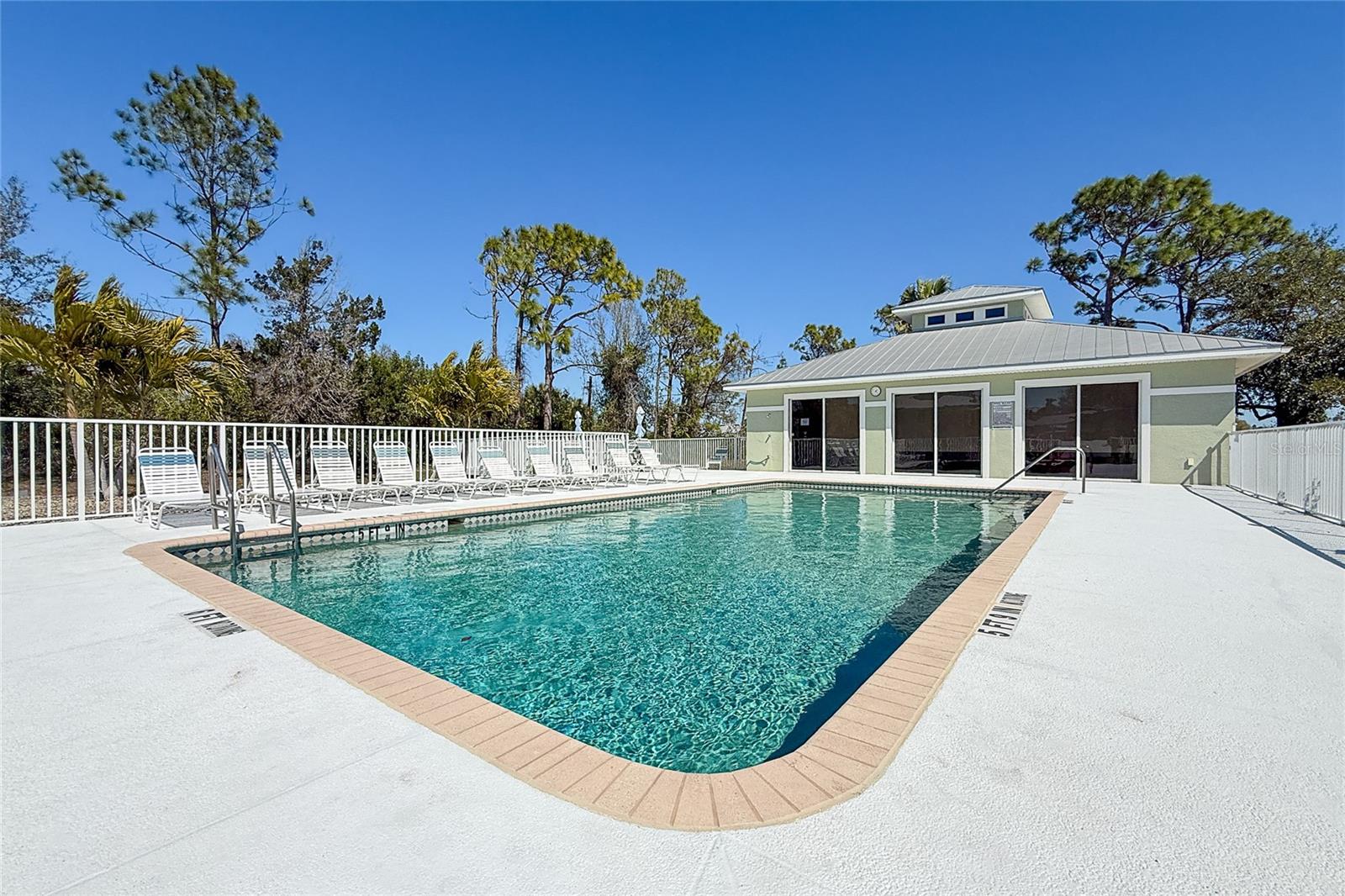 Image 37 of 50 For 8101 Memory Lane 122