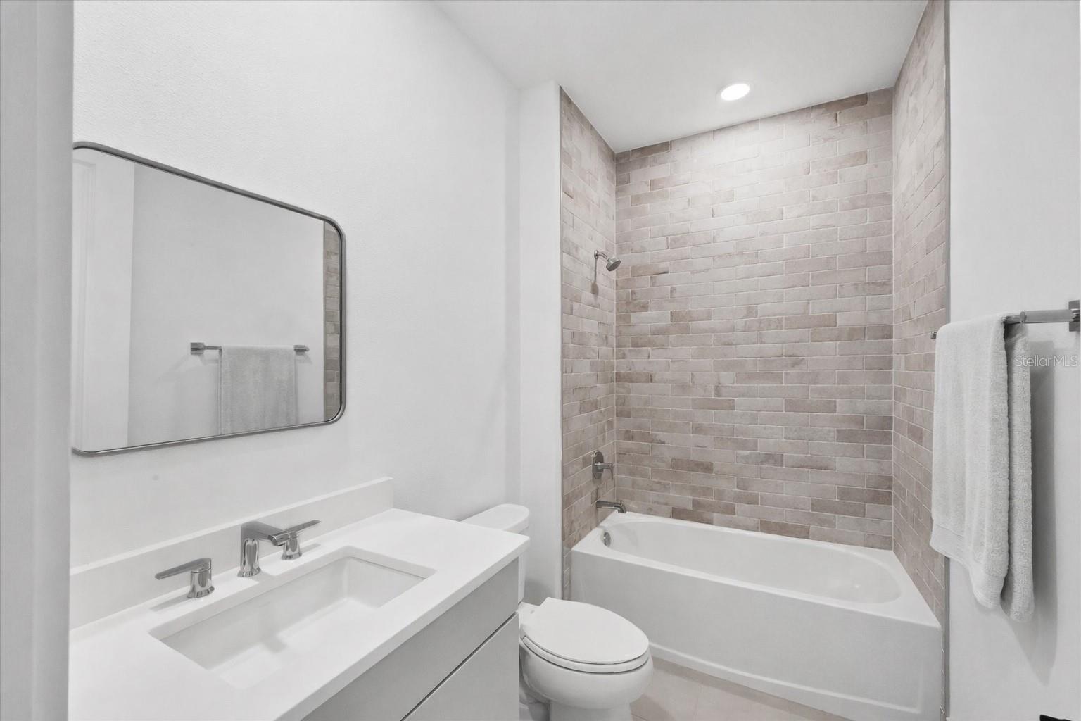 Image 25 of 44 For 18575 Midsummer Place