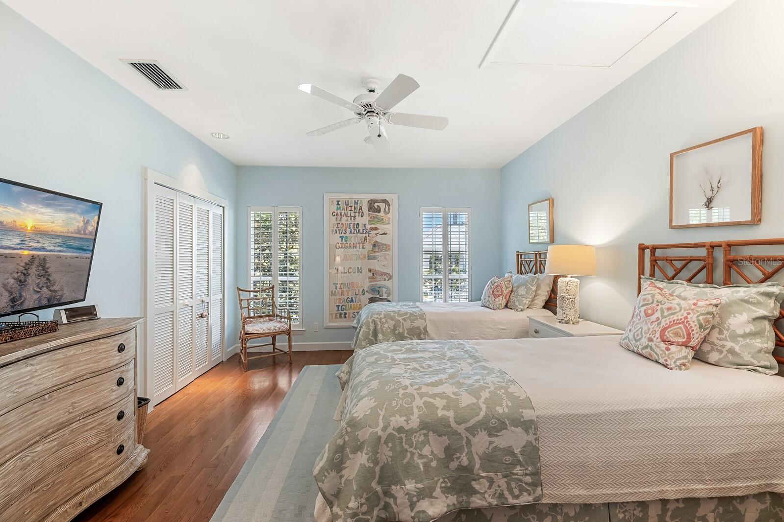 Image 22 of 39 For 1627 Gaspar Drive S