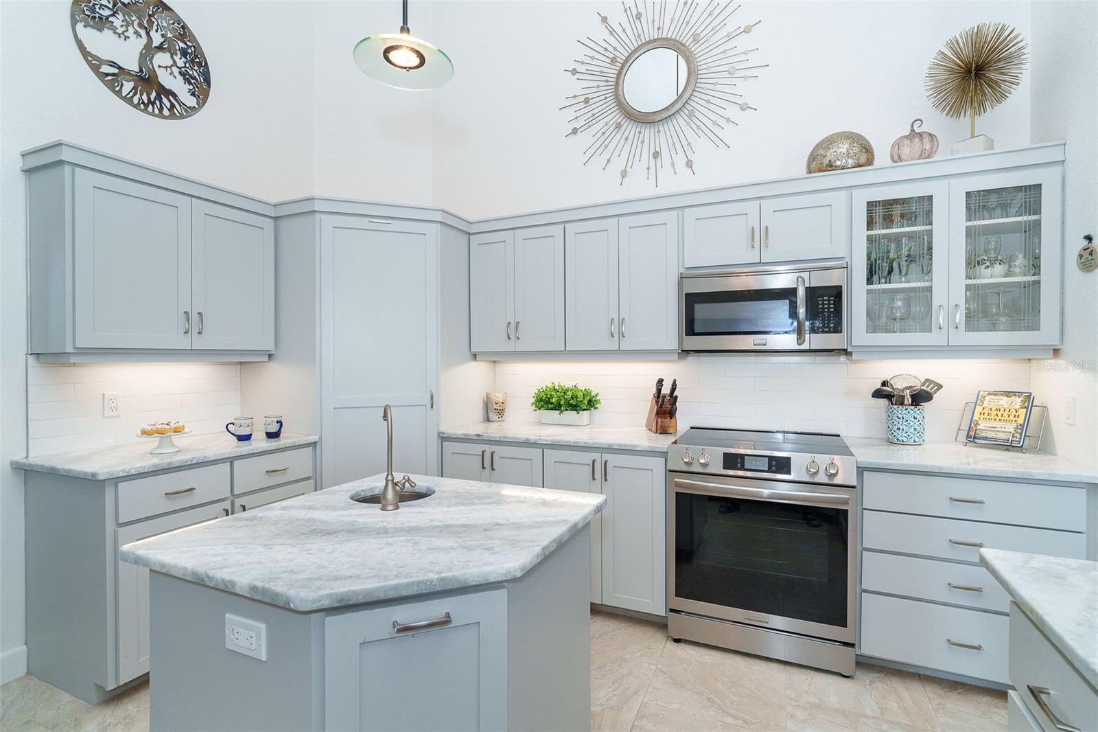 Image 22 of 71 For 100 Green Dolphin Drive