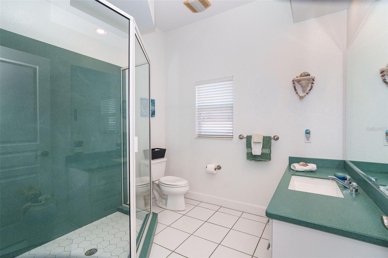 Image 31 of 71 For 100 Green Dolphin Drive