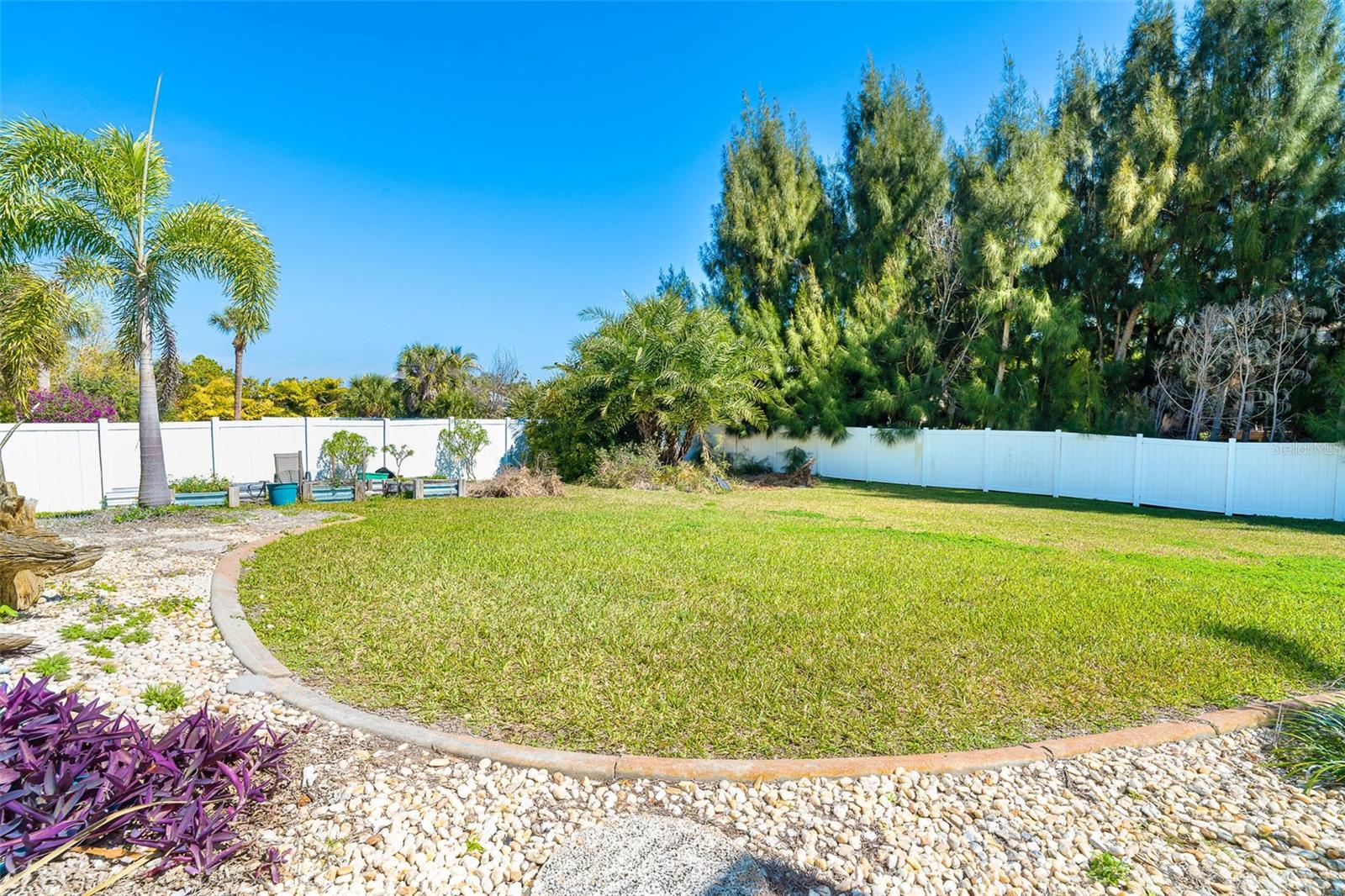 Image 52 of 71 For 100 Green Dolphin Drive