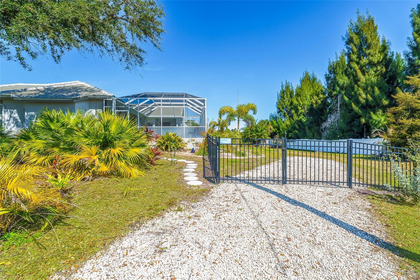 Image 59 of 71 For 100 Green Dolphin Drive