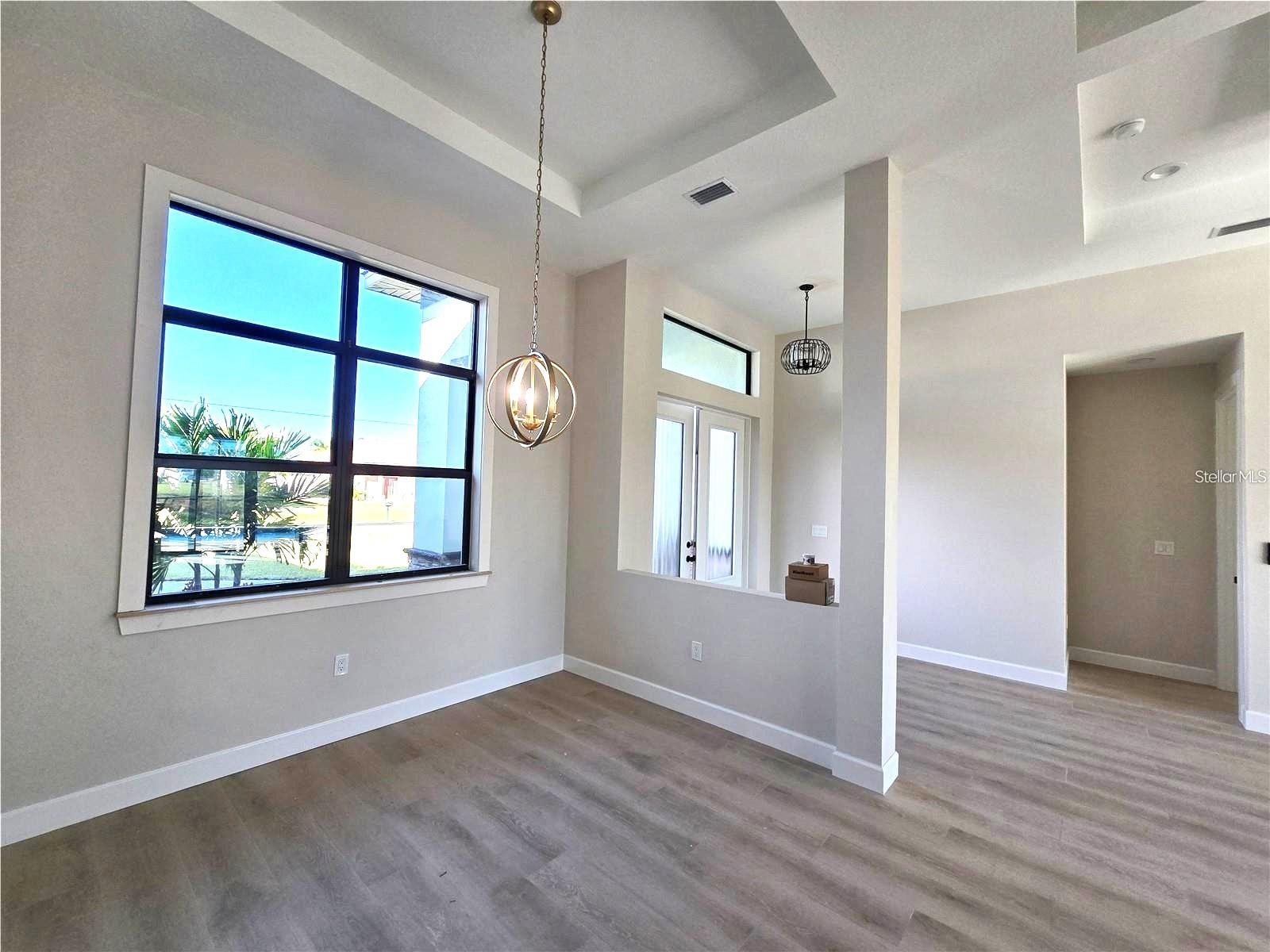 Image 2 of 11 For 703 Boundary Boulevard