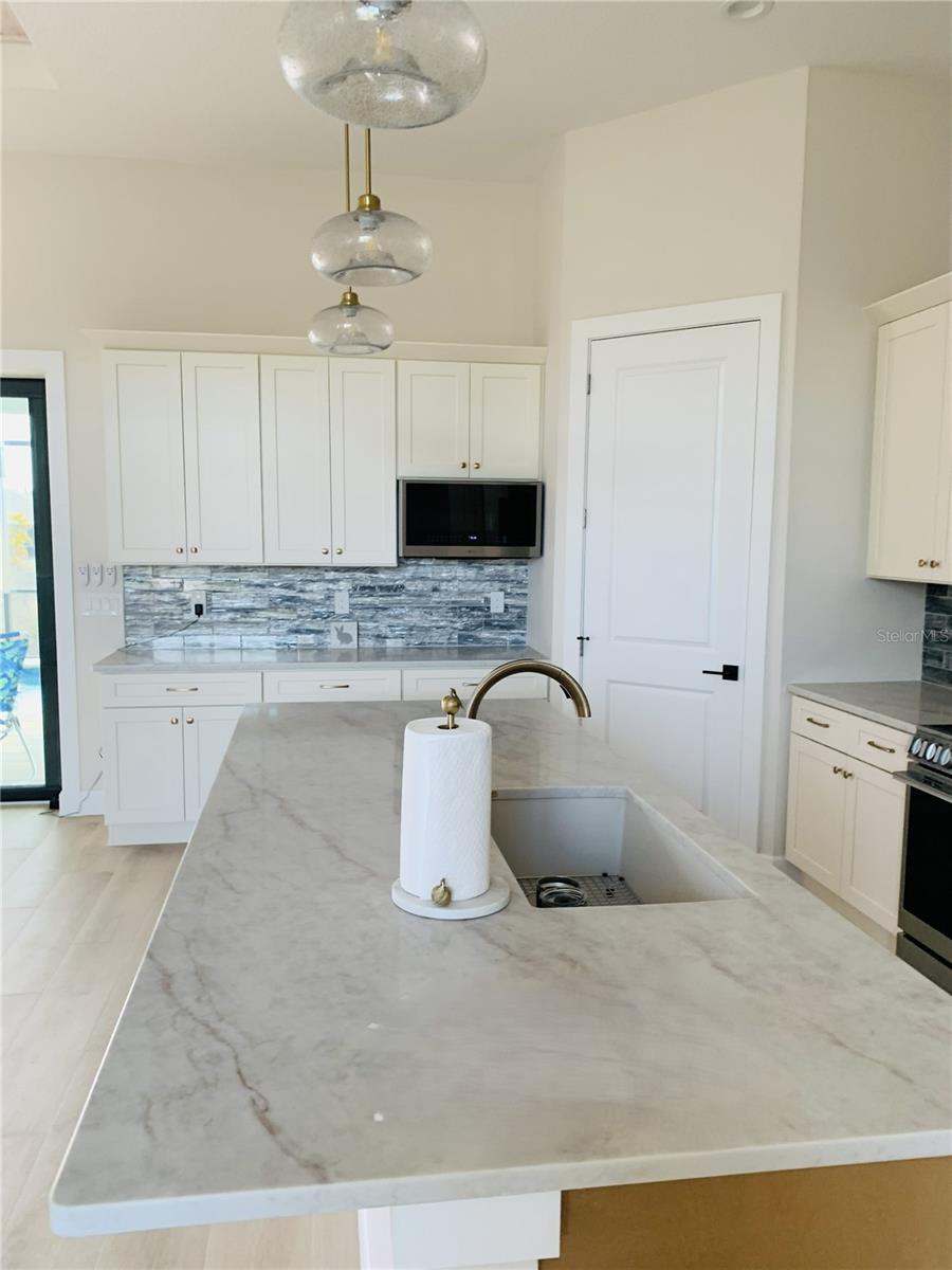 Image 3 of 11 For 703 Boundary Boulevard