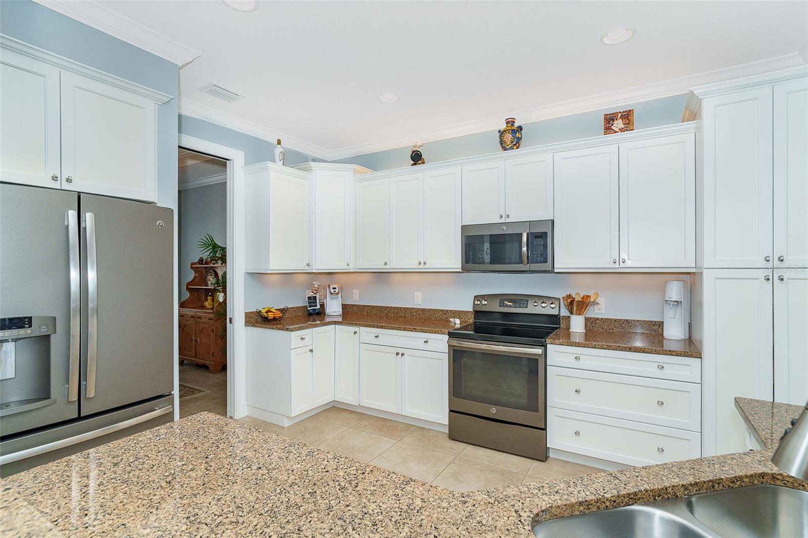 Listing photo id 11 for 2085 Piave Lane