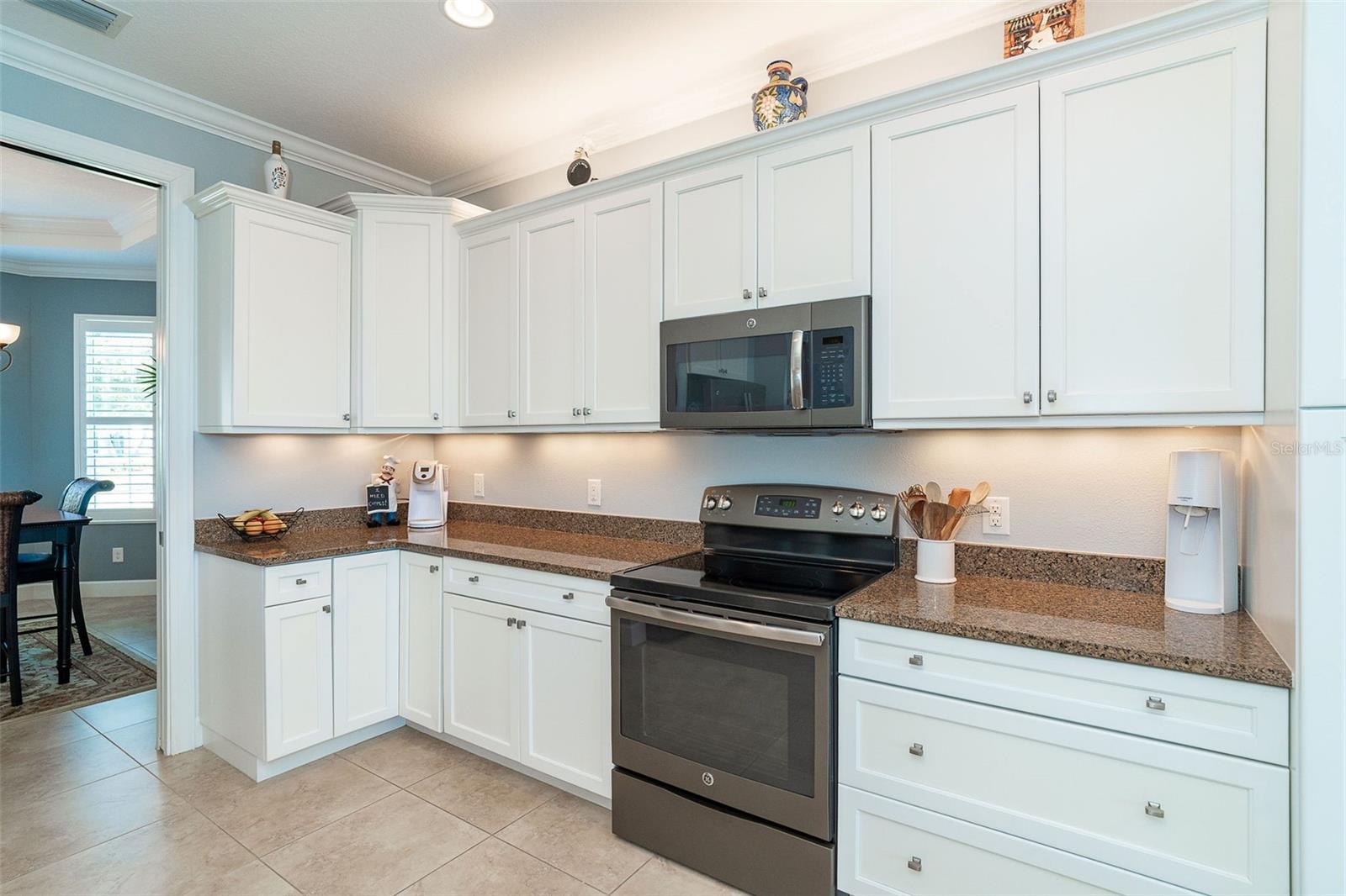 Listing photo id 12 for 2085 Piave Lane