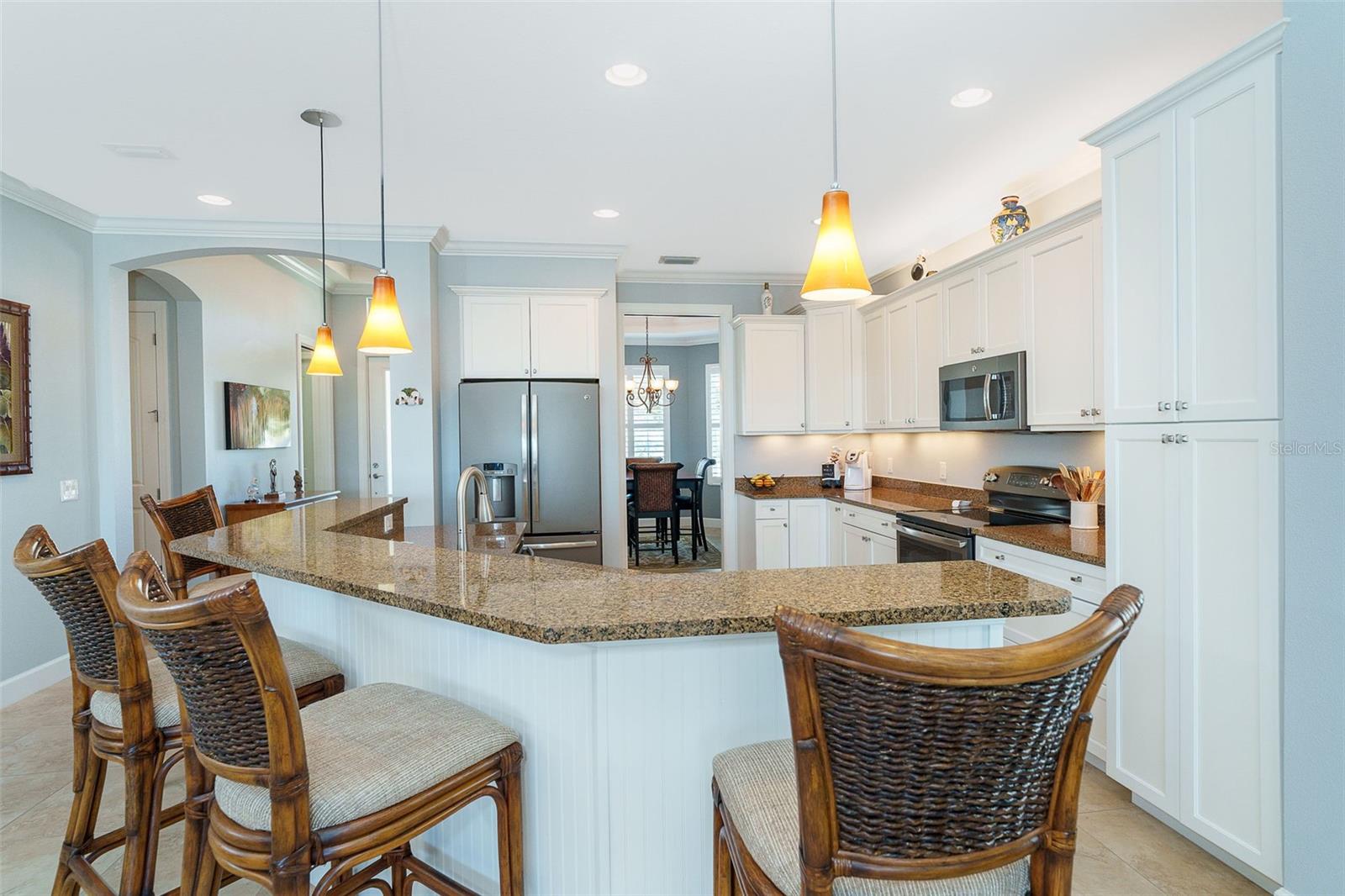 Listing photo id 13 for 2085 Piave Lane