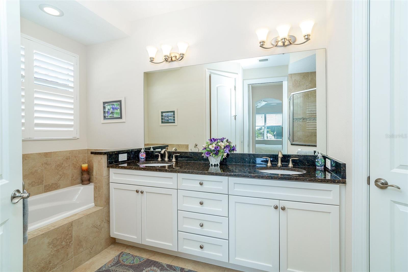 Listing photo id 30 for 2085 Piave Lane