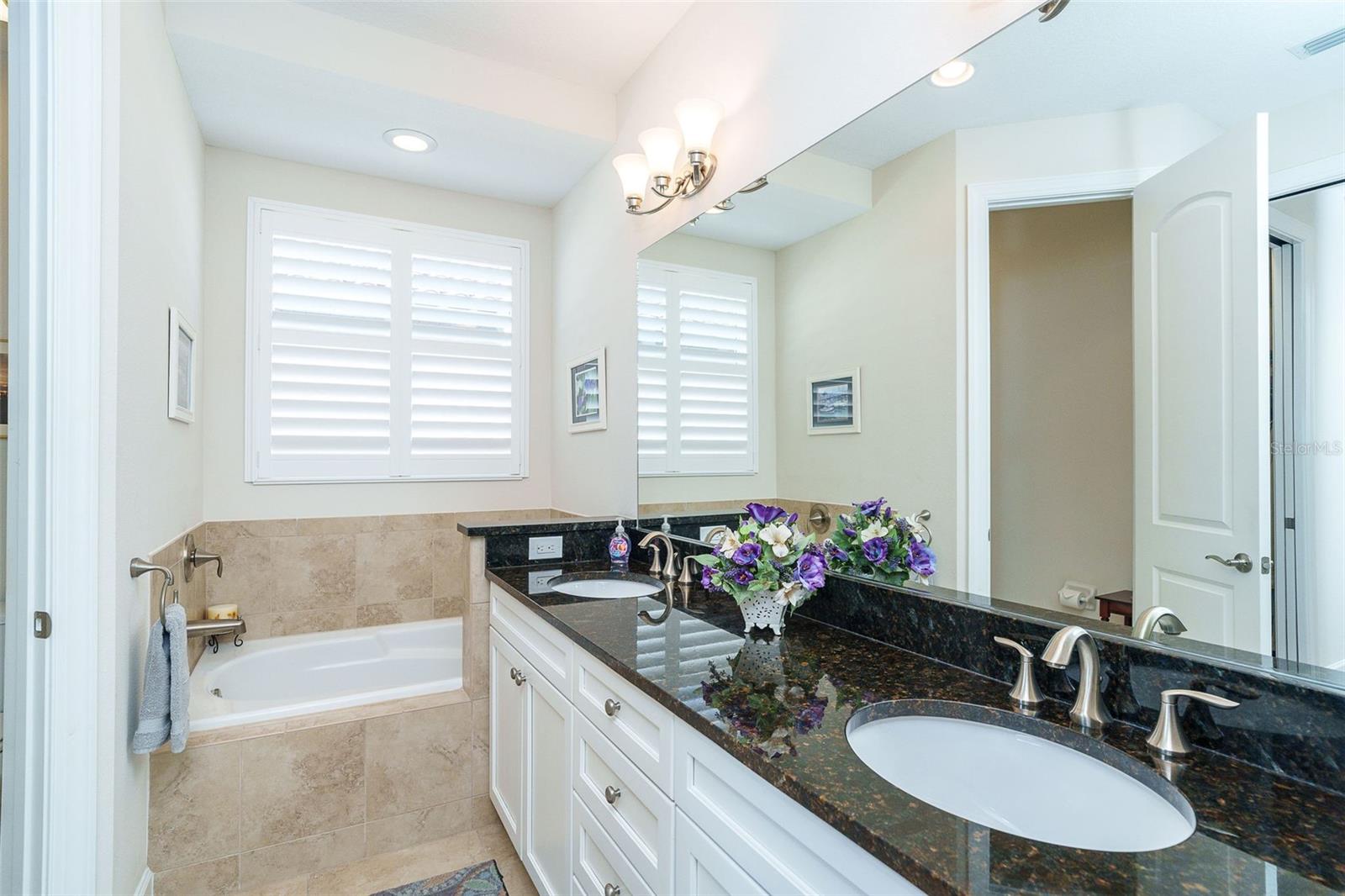 Listing photo id 31 for 2085 Piave Lane