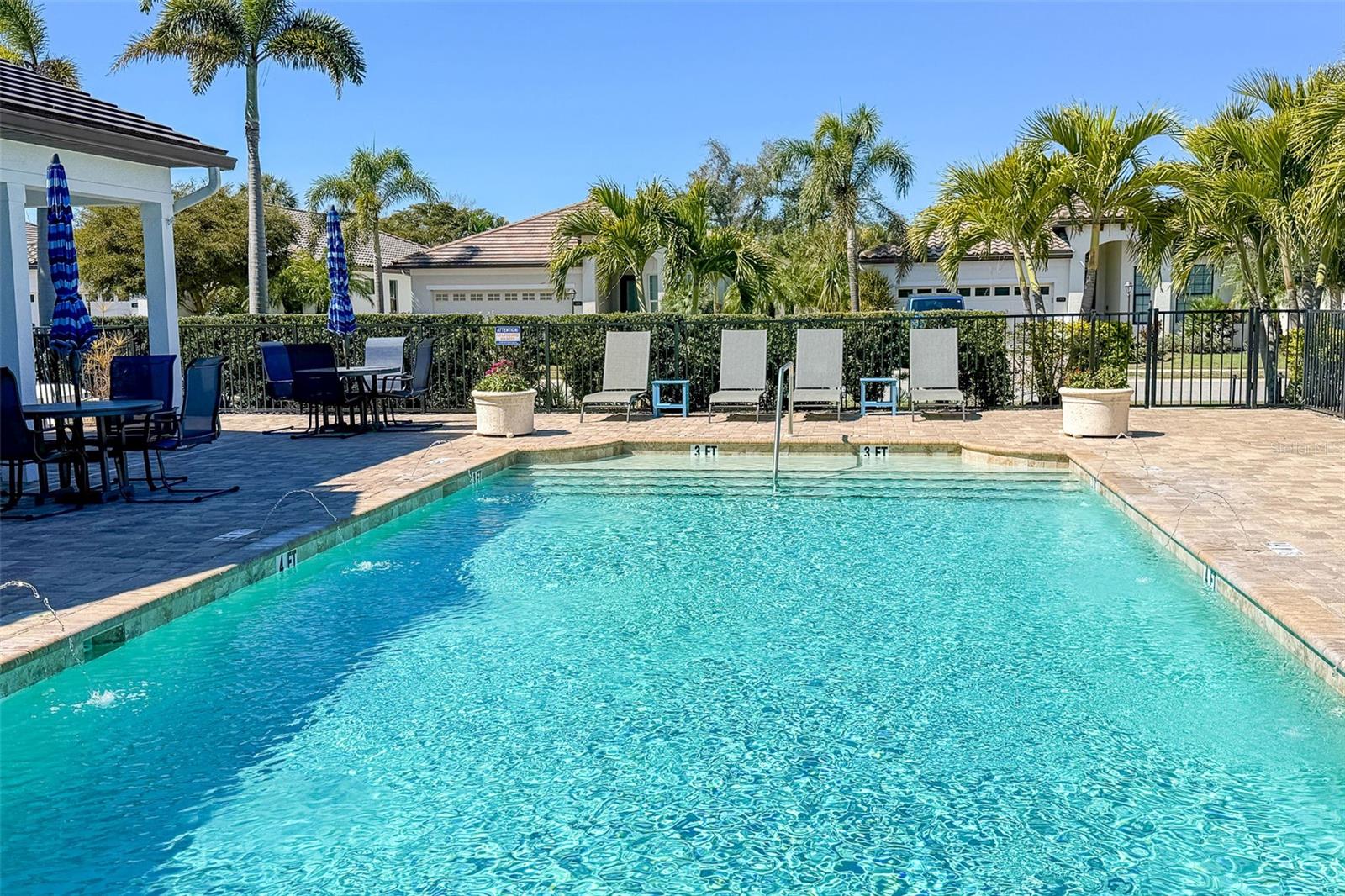 Listing photo id 4 for 2085 Piave Lane