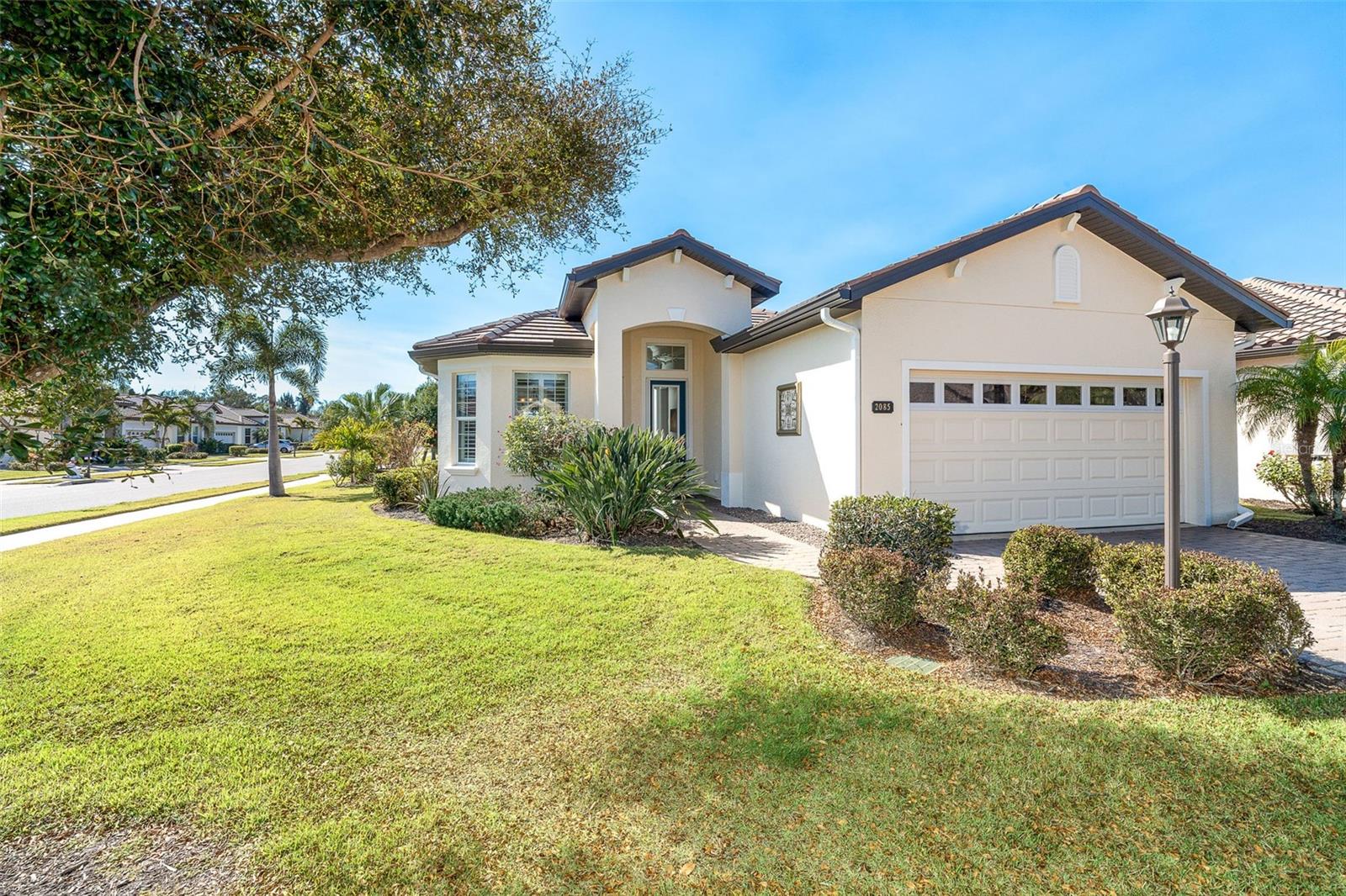 Listing photo id 5 for 2085 Piave Lane