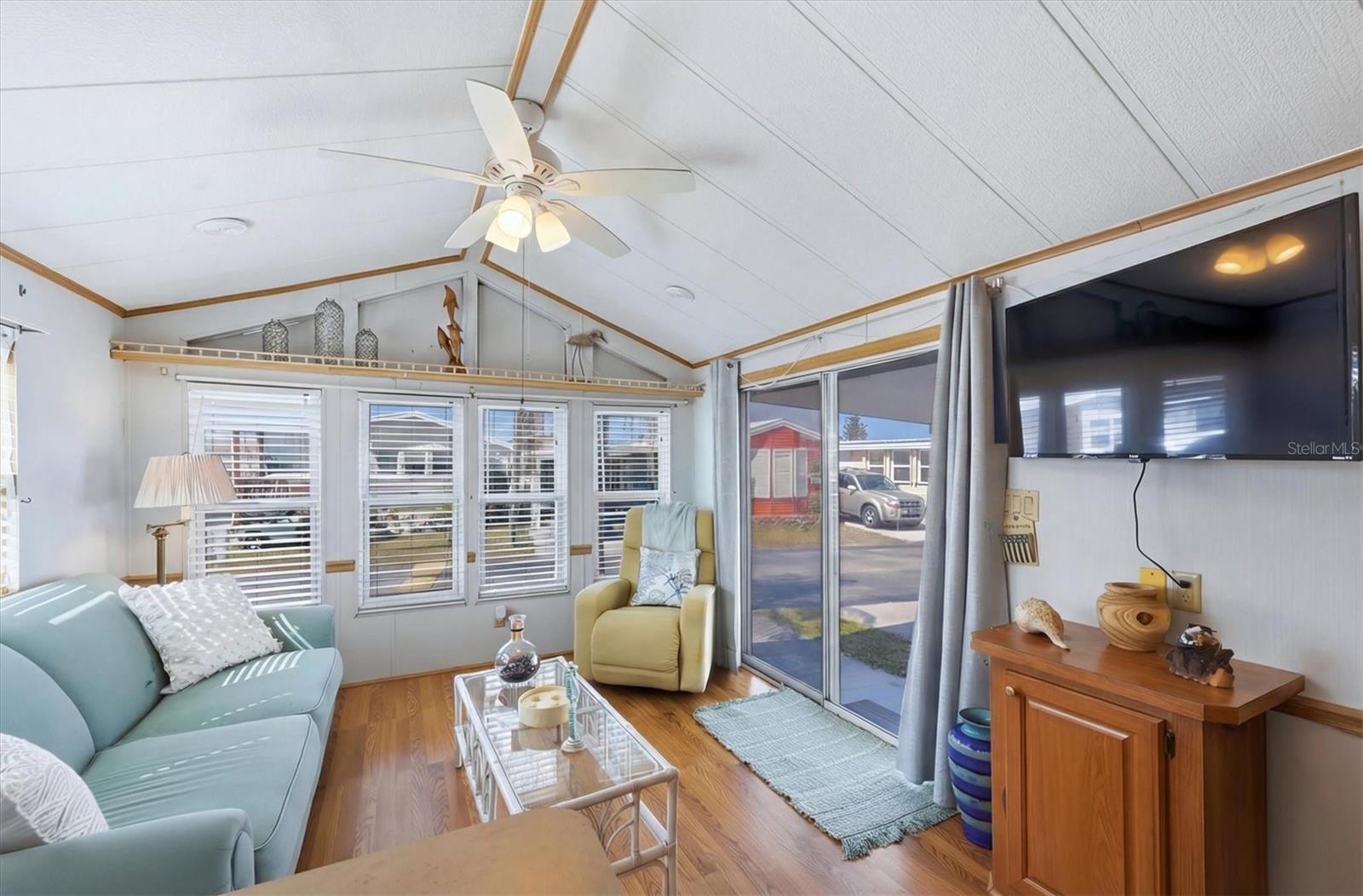 Image 10 of 32 For 1475 Flamingo Drive 261