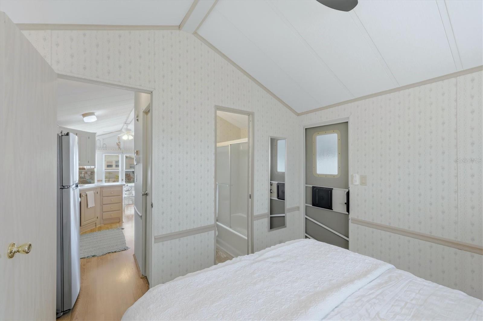 Image 14 of 32 For 1475 Flamingo Drive 261