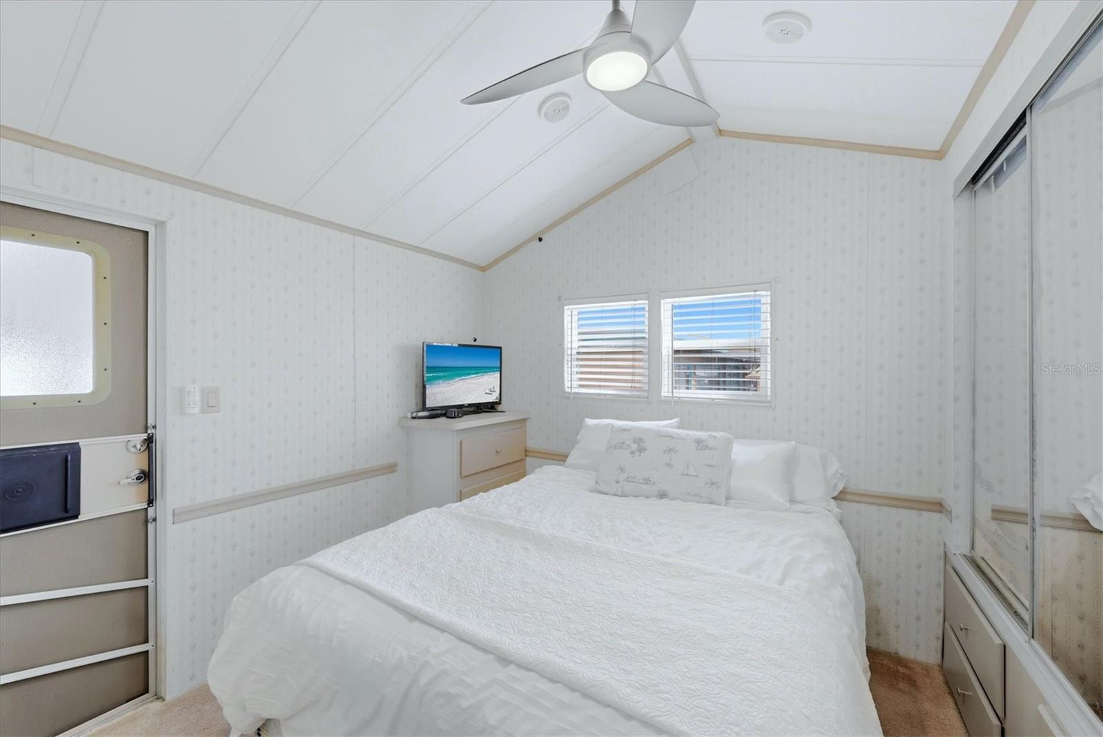 Image 15 of 32 For 1475 Flamingo Drive 261