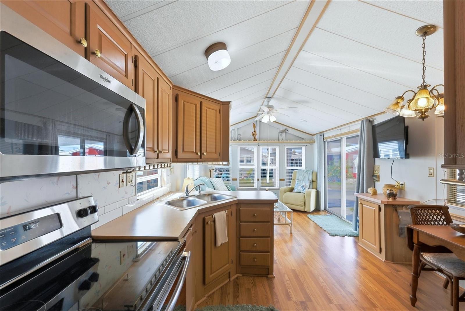 Image 8 of 32 For 1475 Flamingo Drive 261