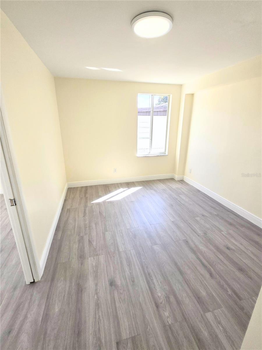 Image 10 of 23 For 6221 37 Th Terrace