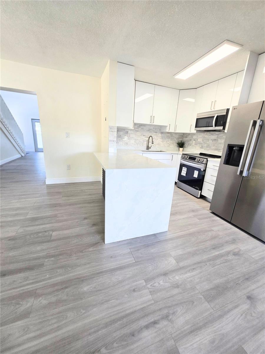 Image 12 of 23 For 6221 37 Th Terrace