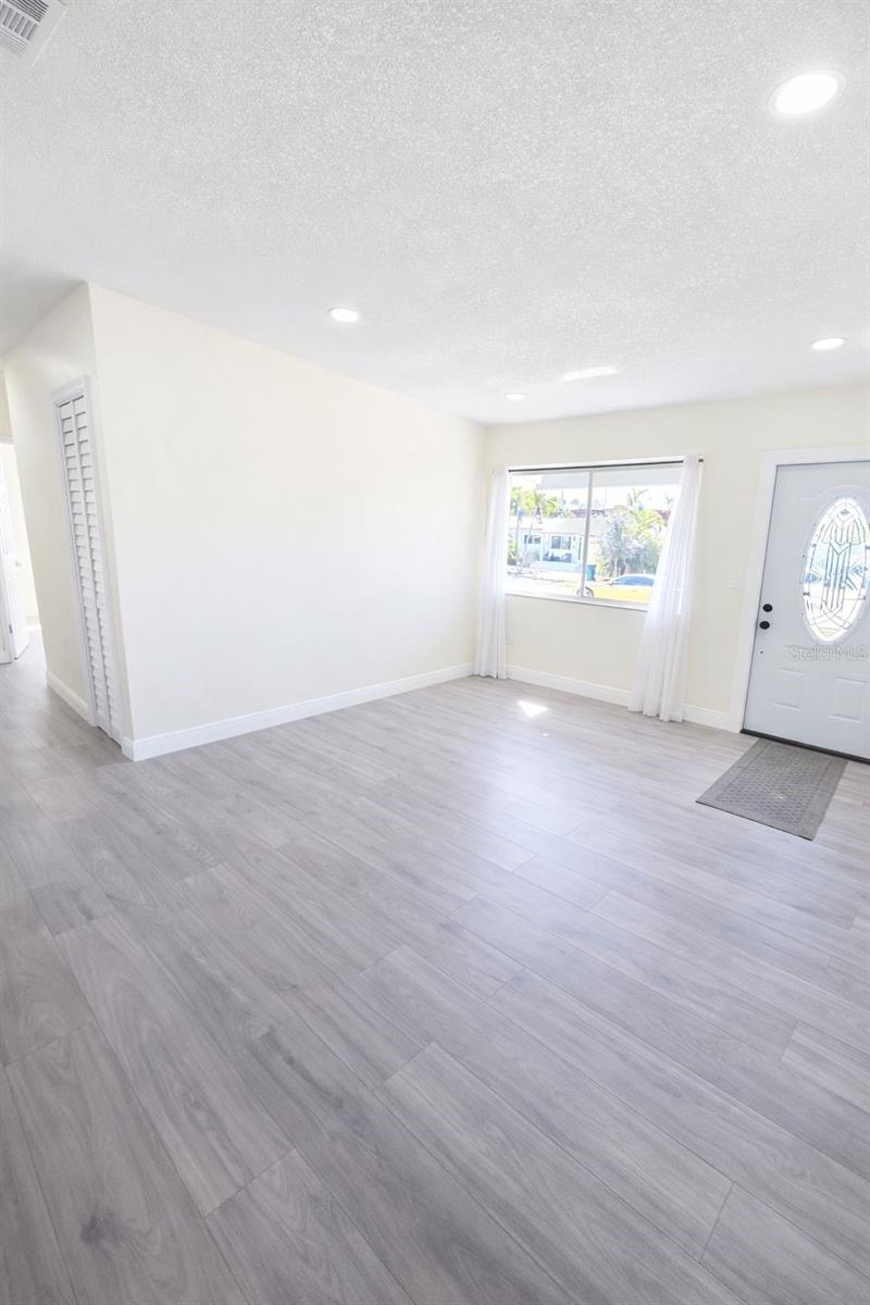 Image 15 of 23 For 6221 37 Th Terrace