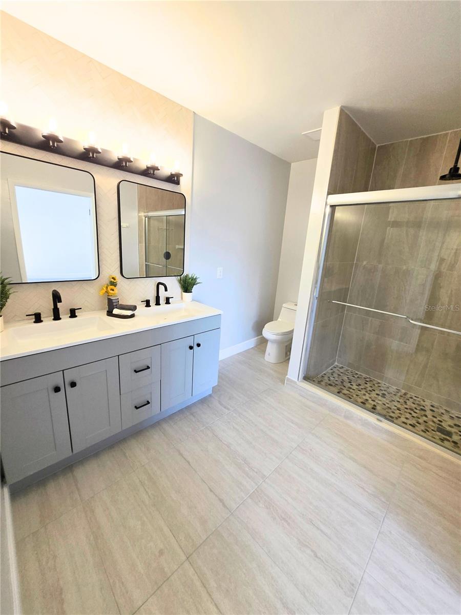 Image 16 of 23 For 6221 37 Th Terrace