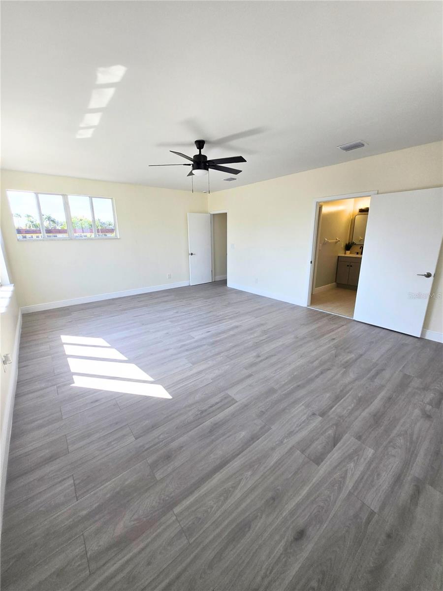 Image 18 of 23 For 6221 37 Th Terrace