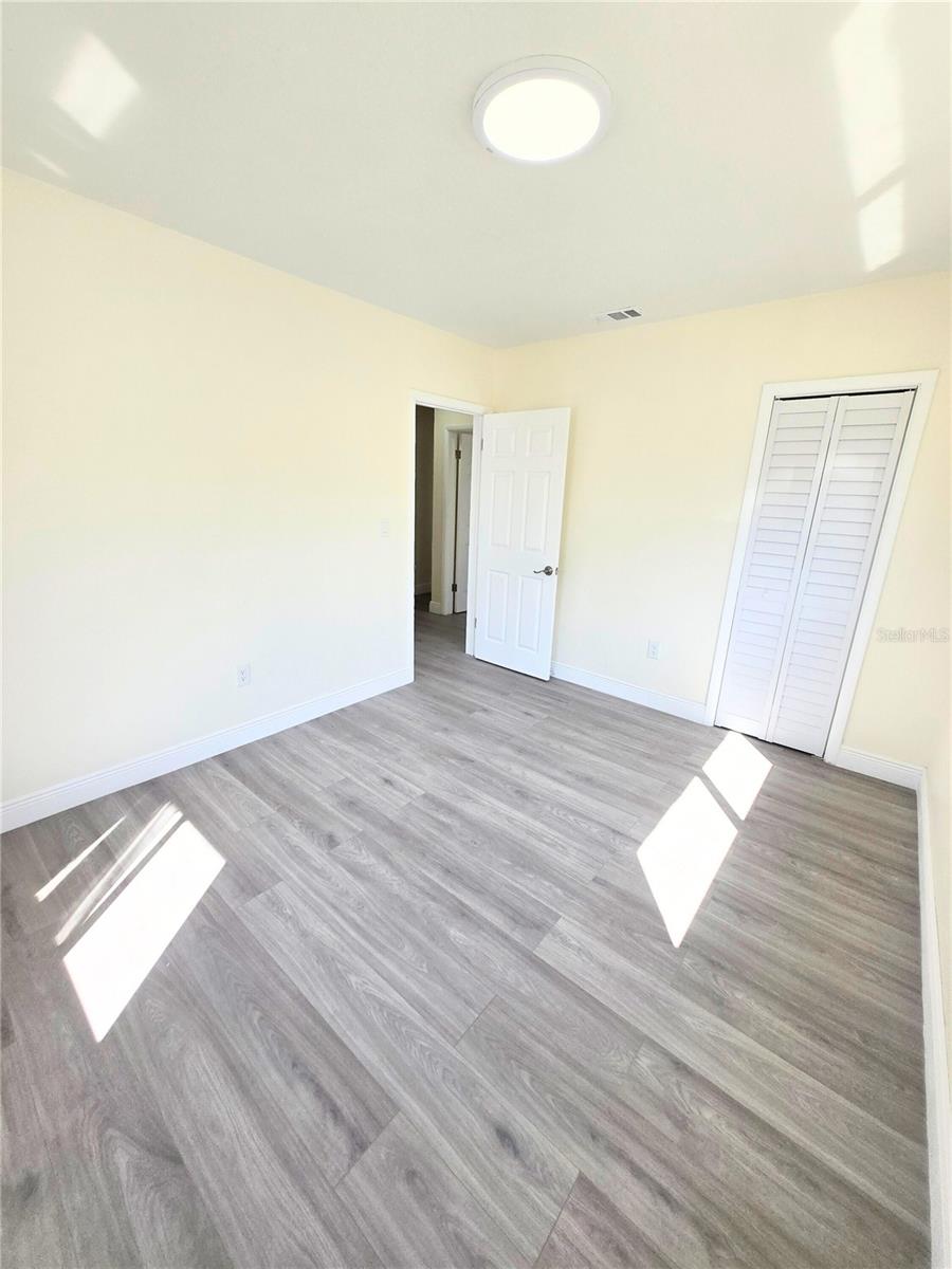 Image 19 of 23 For 6221 37 Th Terrace