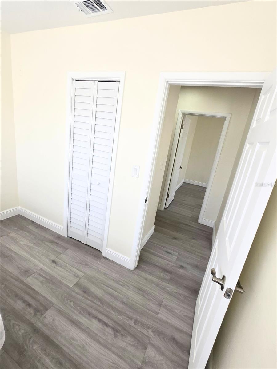 Image 4 of 23 For 6221 37 Th Terrace