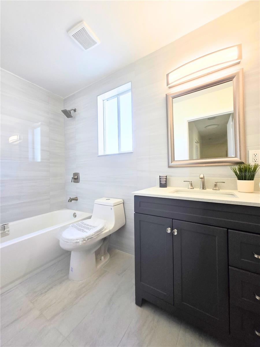 Image 5 of 23 For 6221 37 Th Terrace