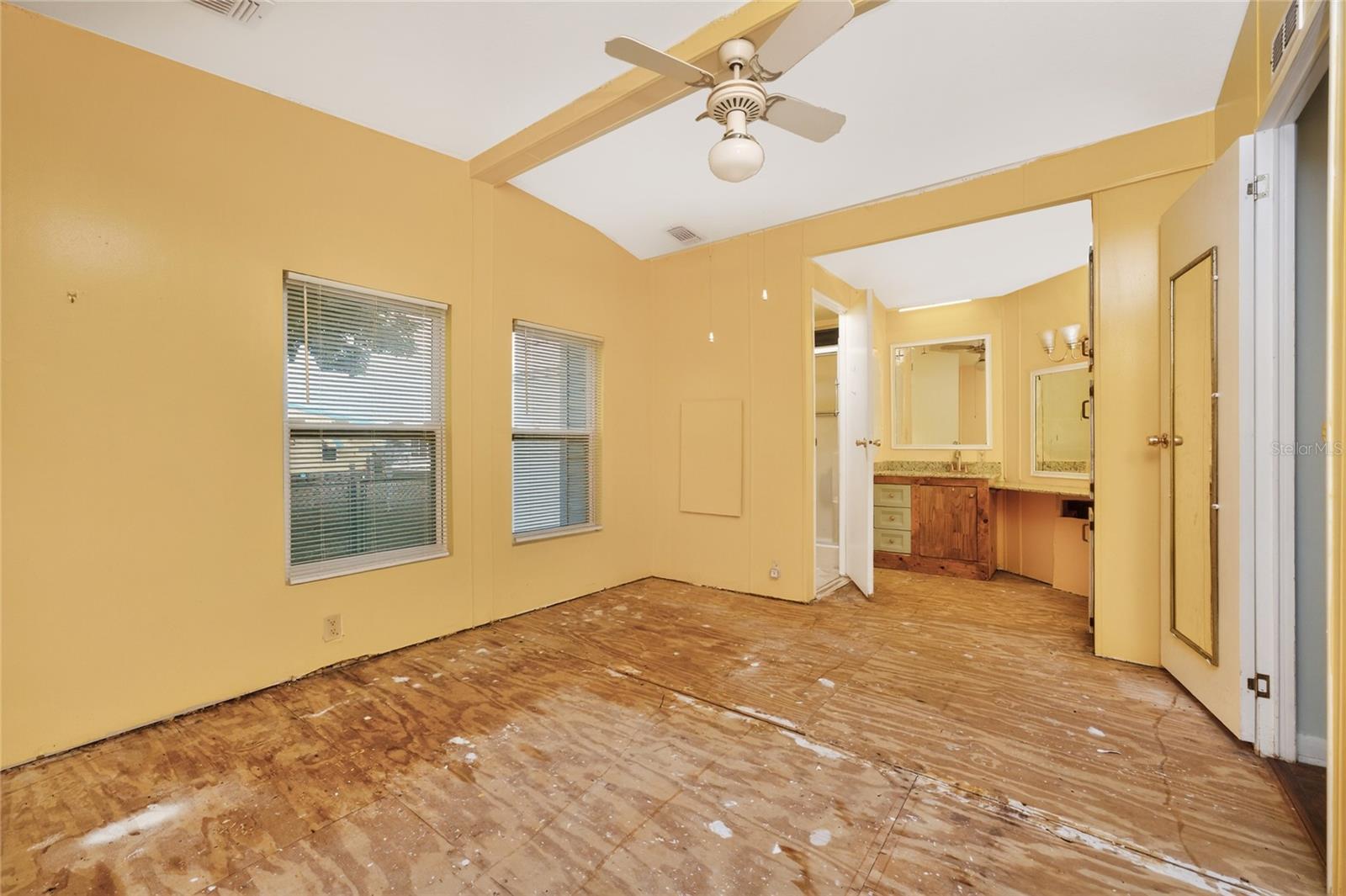 Image 14 of 48 For 6161 Oriole Boulevard