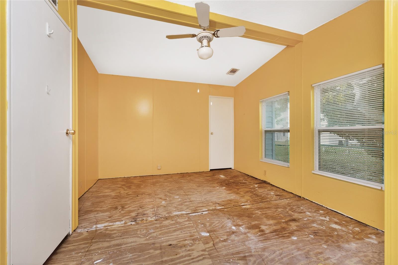 Image 15 of 48 For 6161 Oriole Boulevard