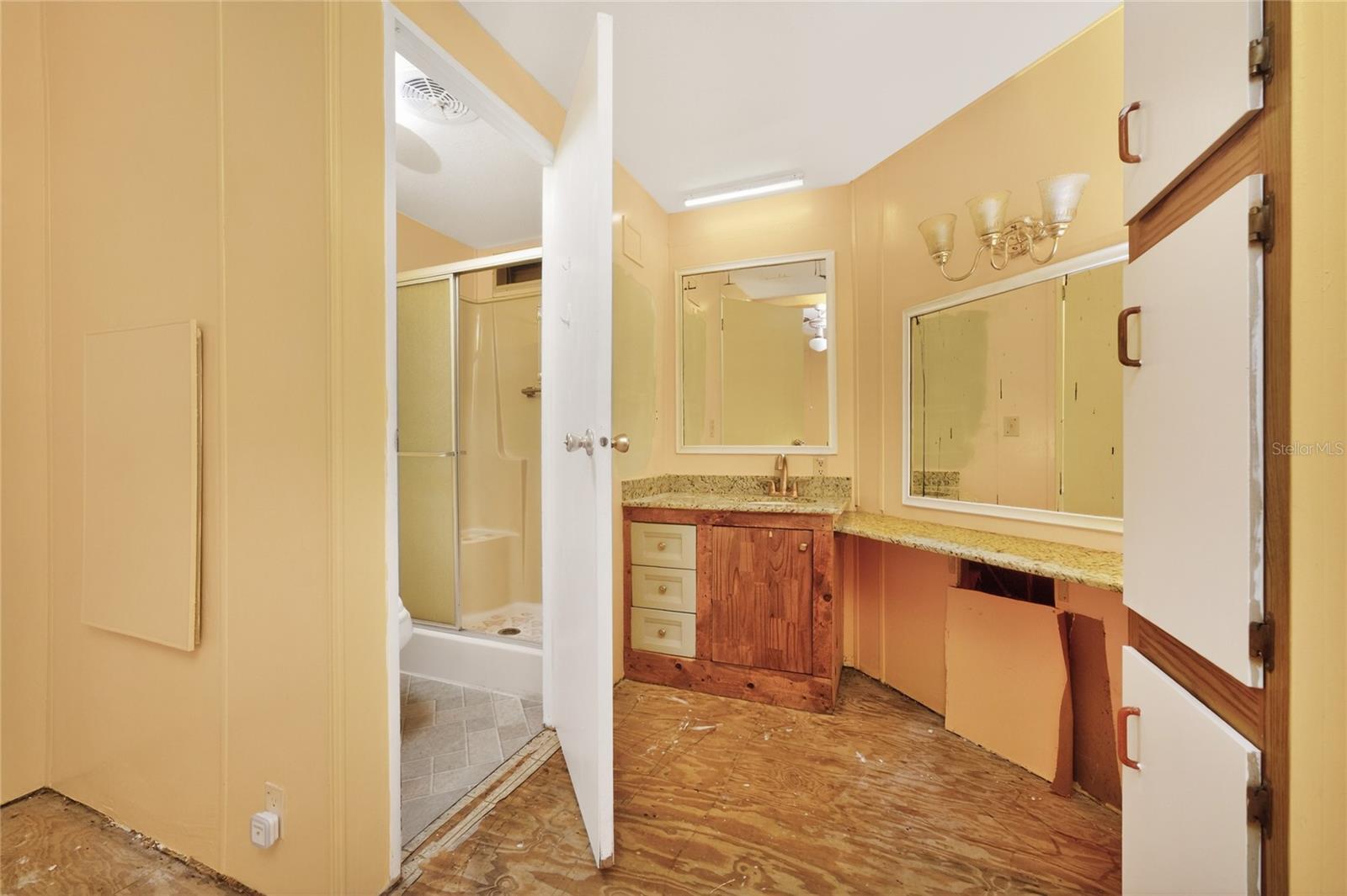 Image 16 of 48 For 6161 Oriole Boulevard