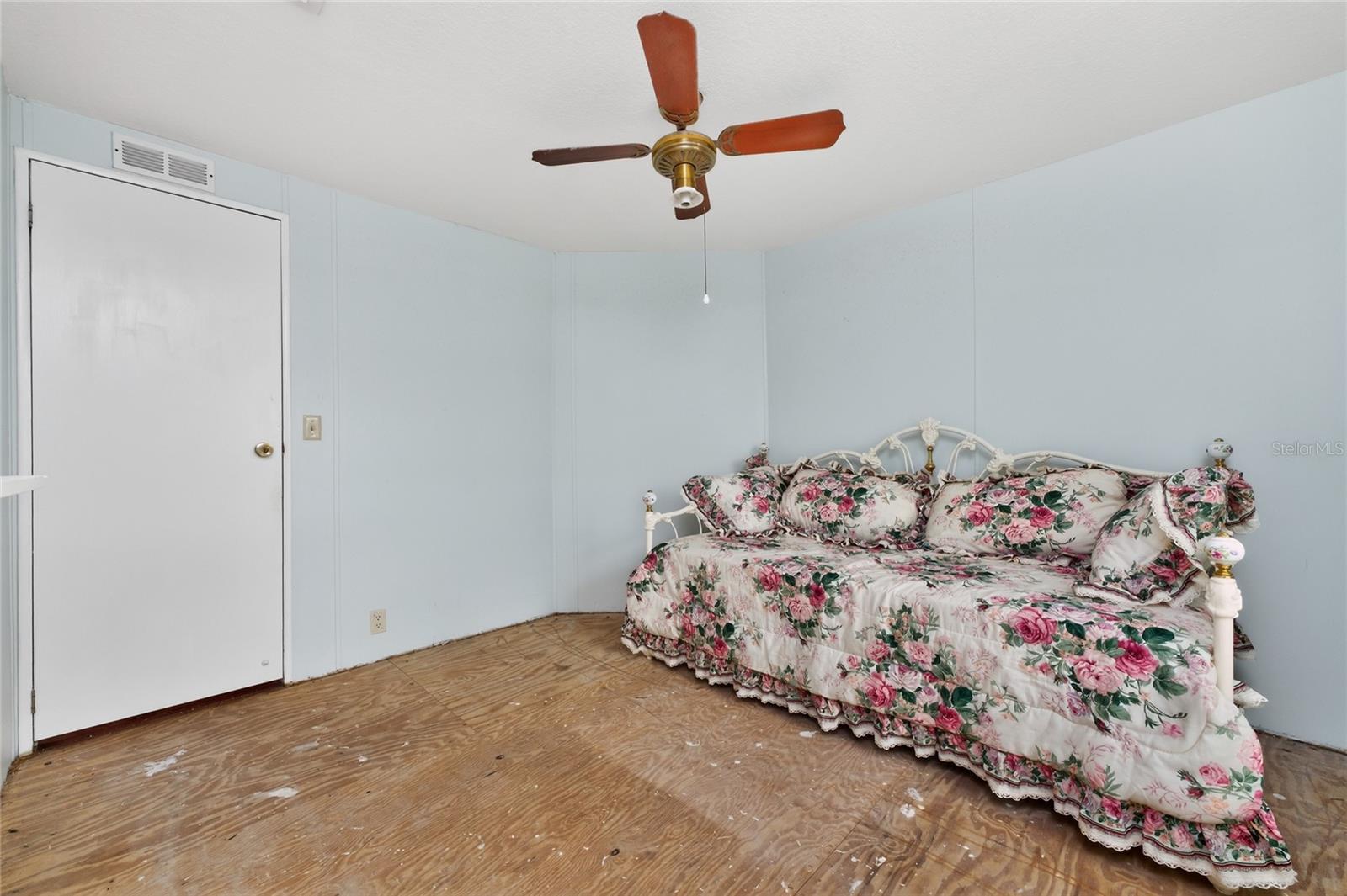 Image 19 of 48 For 6161 Oriole Boulevard