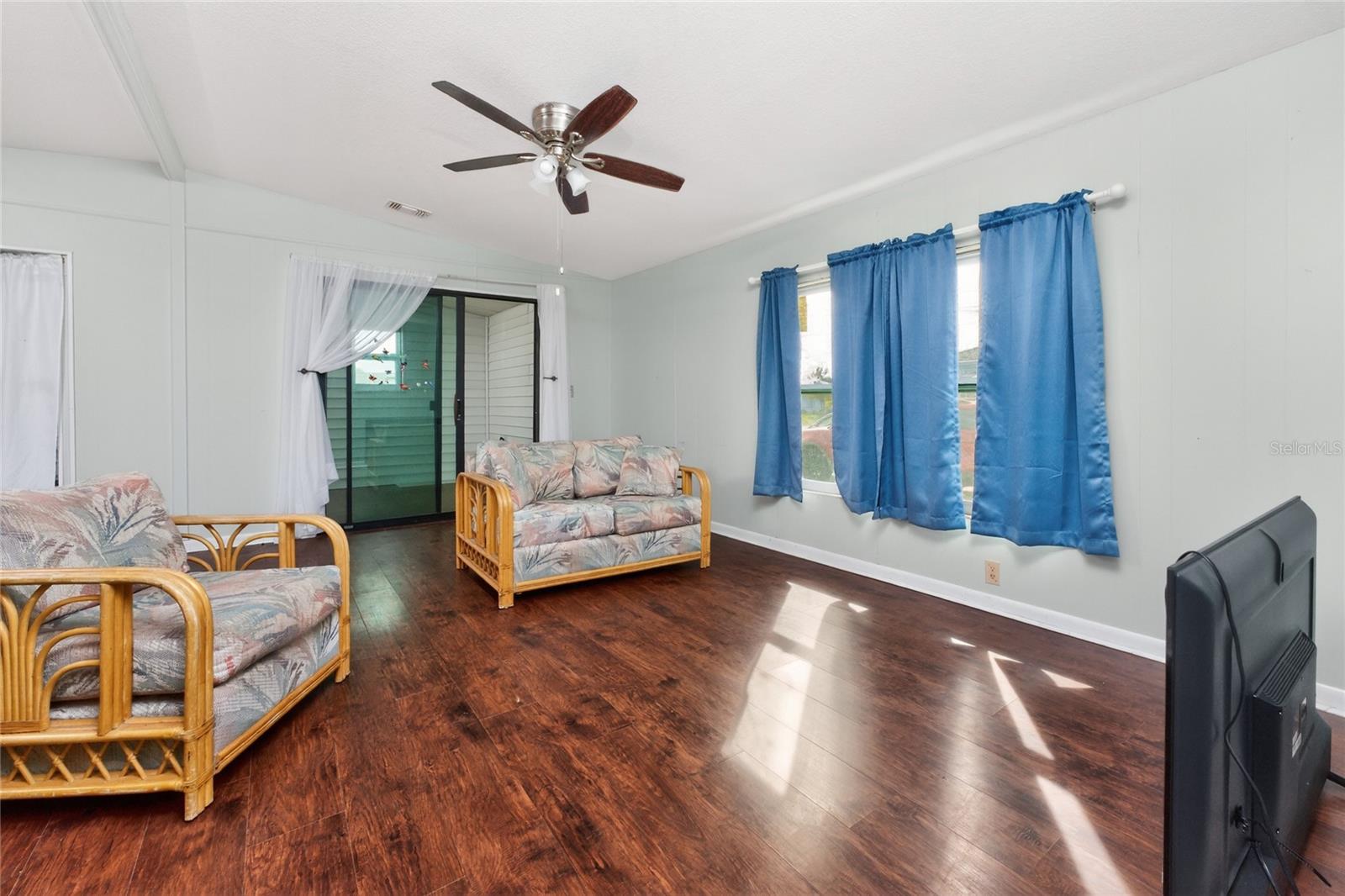 Image 4 of 48 For 6161 Oriole Boulevard