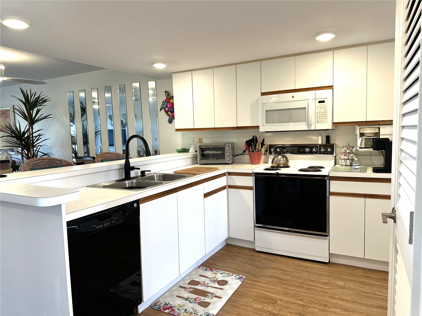 Image 7 of 24 For 6800 Placida Road 163