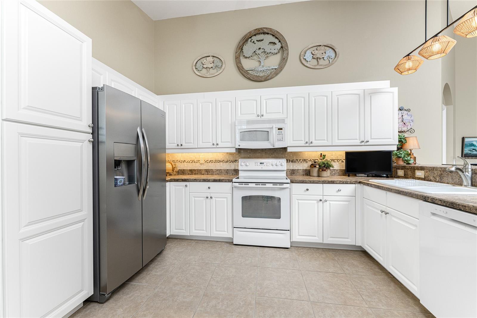 Image 18 of 60 For 1714 Celtic Drive 204