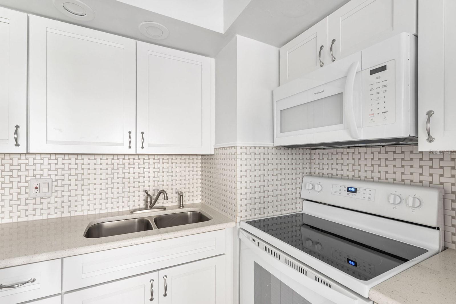 Image 13 of 44 For 78 Boundary Boulevard 192