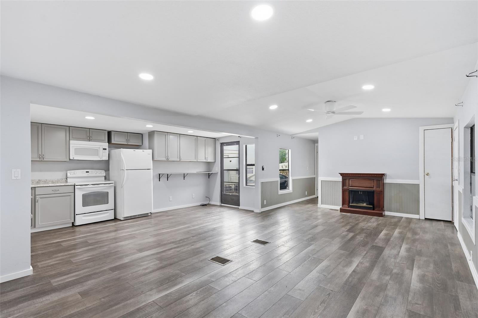 Image 10 of 43 For 5705 Holiday Park Boulevard