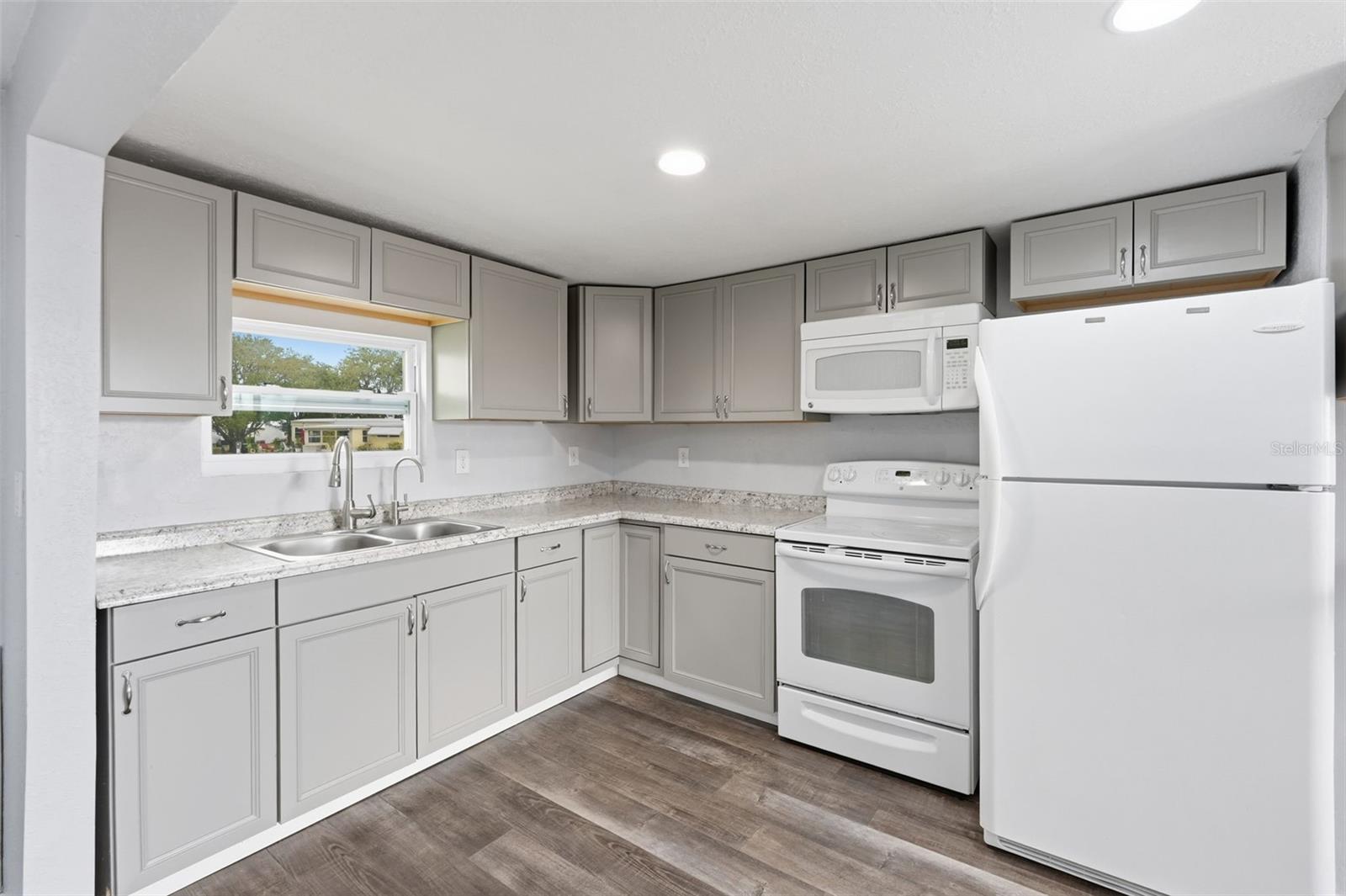 Image 11 of 43 For 5705 Holiday Park Boulevard