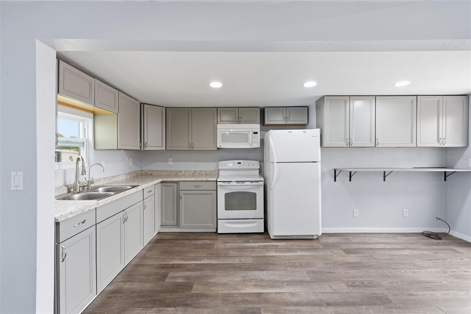 Image 13 of 43 For 5705 Holiday Park Boulevard