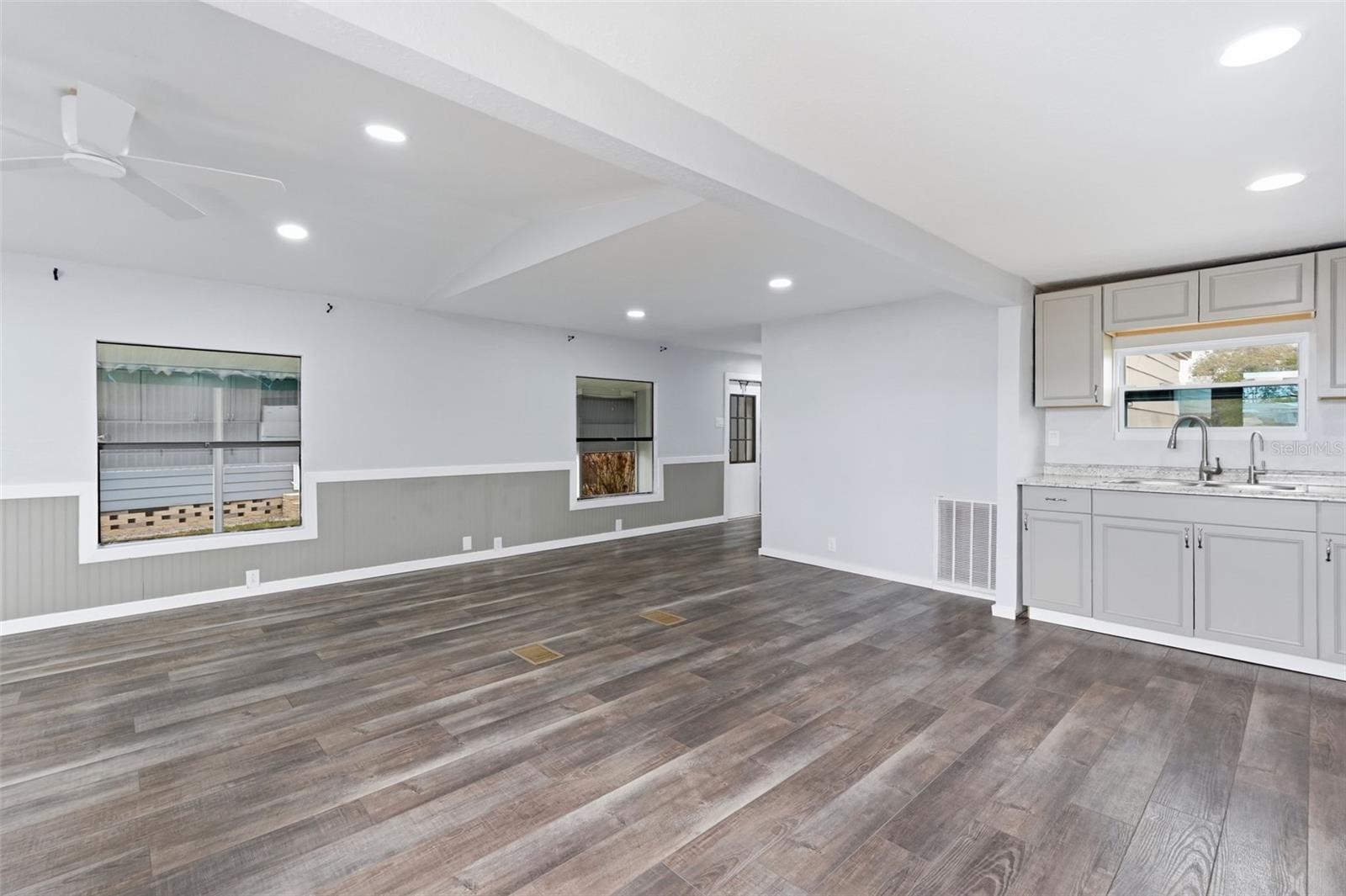 Image 14 of 43 For 5705 Holiday Park Boulevard