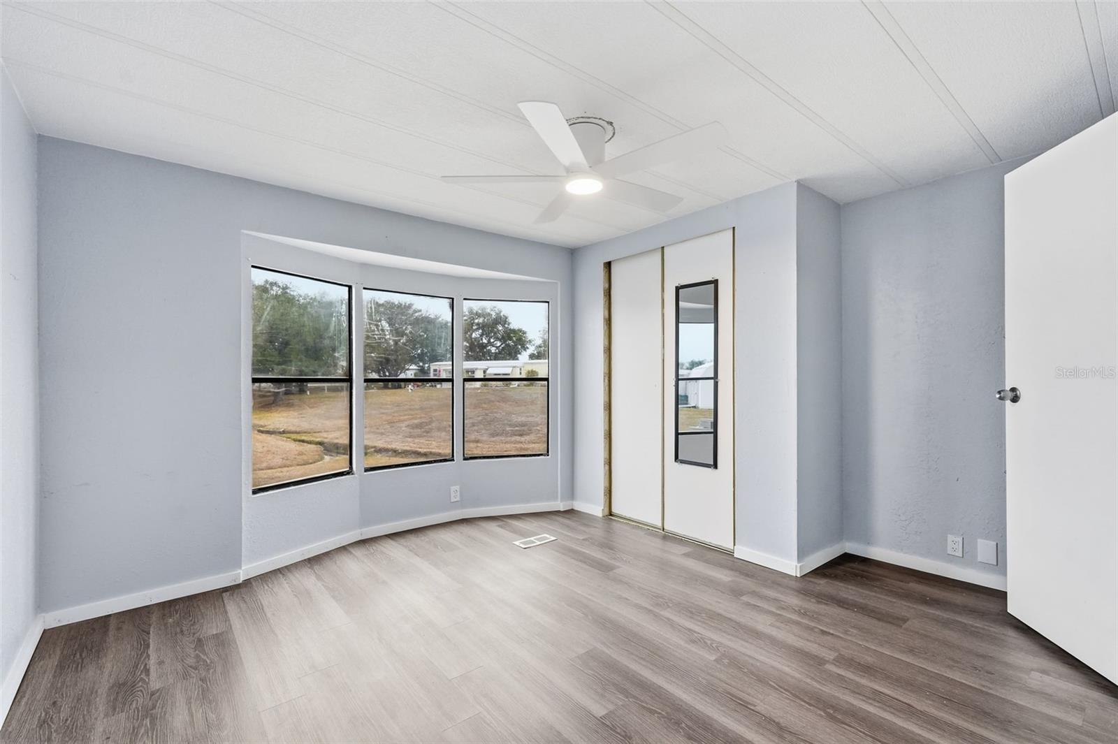 Image 17 of 43 For 5705 Holiday Park Boulevard