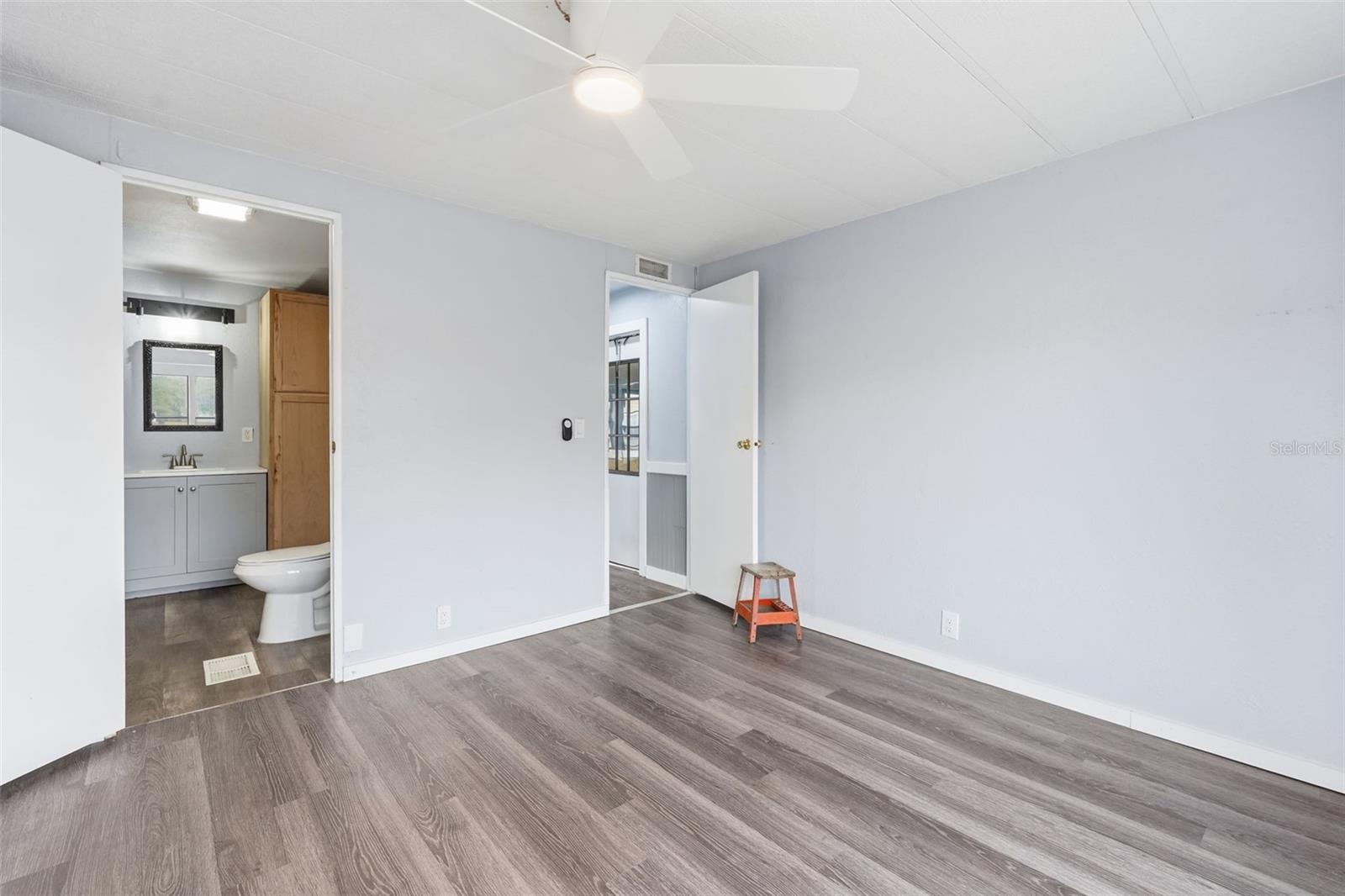 Image 18 of 43 For 5705 Holiday Park Boulevard