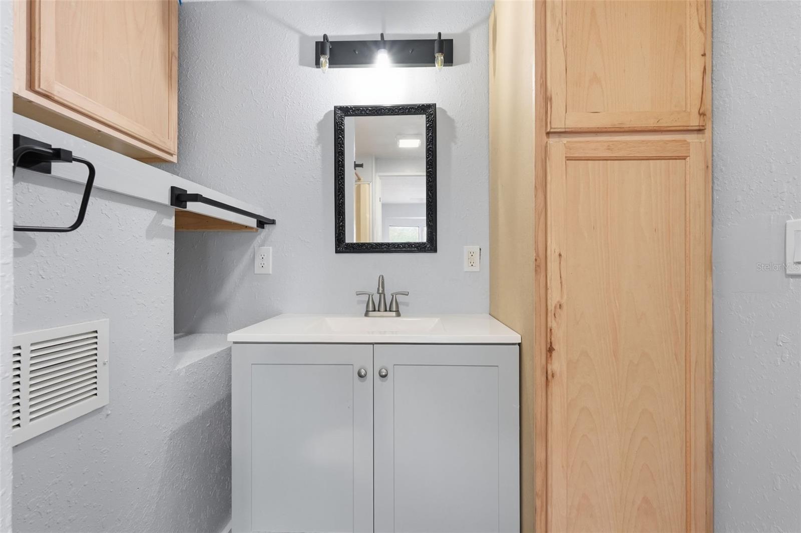 Image 21 of 43 For 5705 Holiday Park Boulevard