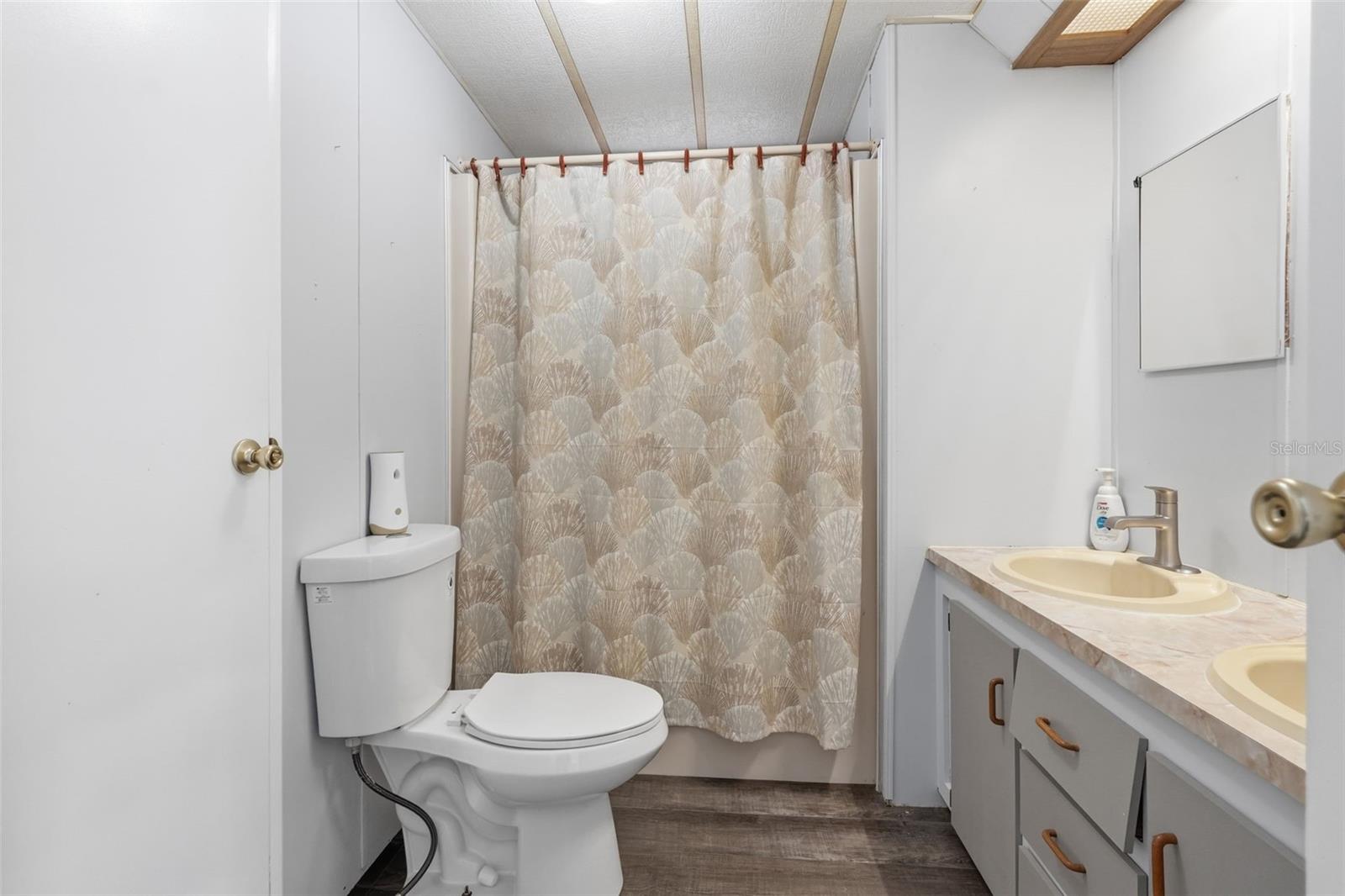 Image 23 of 43 For 5705 Holiday Park Boulevard