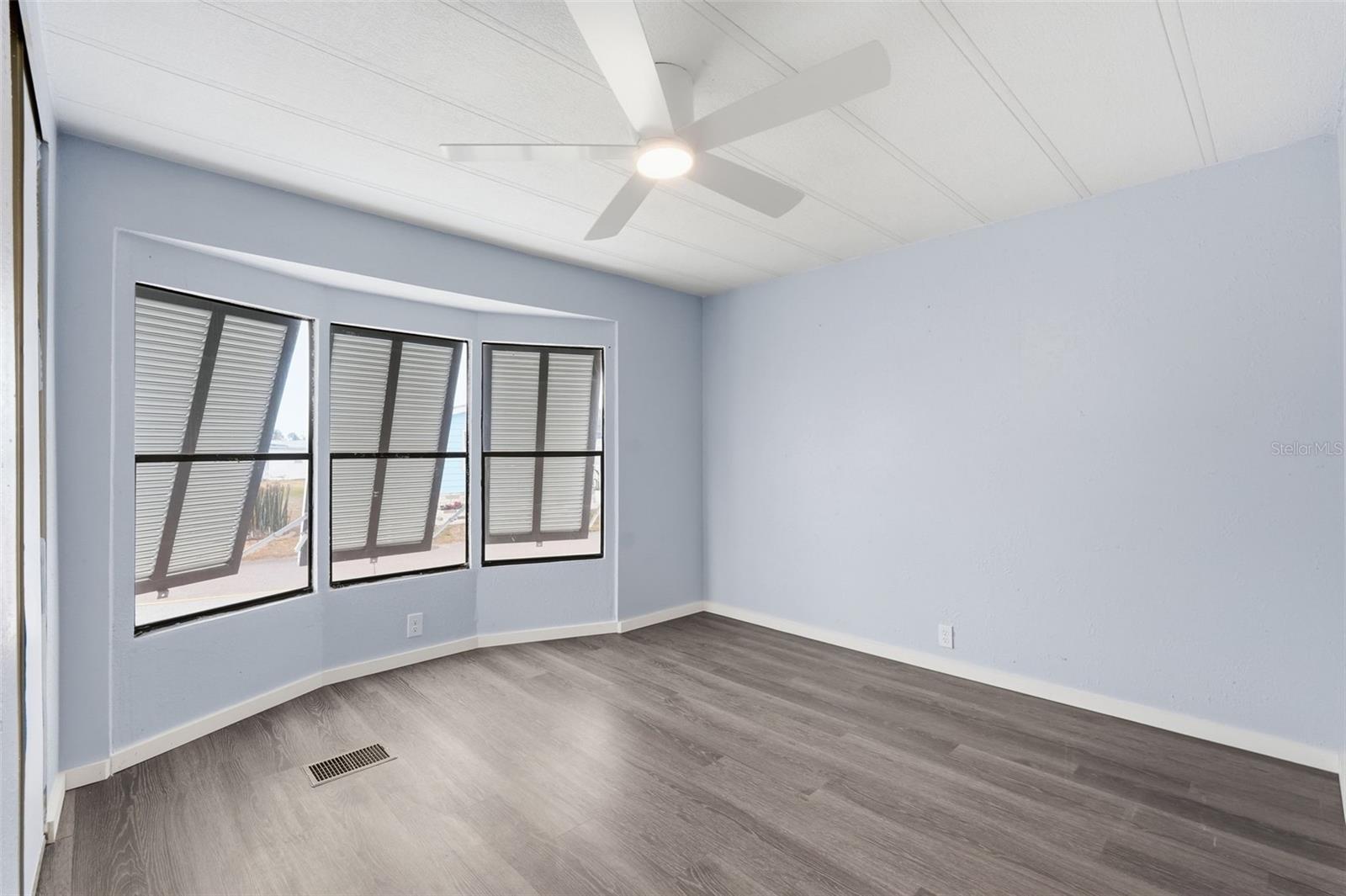 Image 25 of 43 For 5705 Holiday Park Boulevard