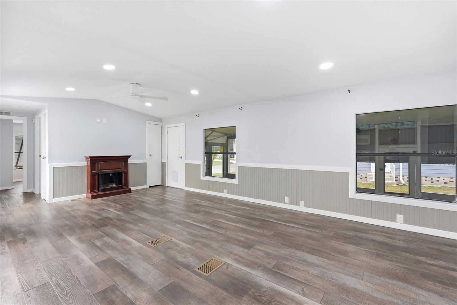 Image 8 of 43 For 5705 Holiday Park Boulevard