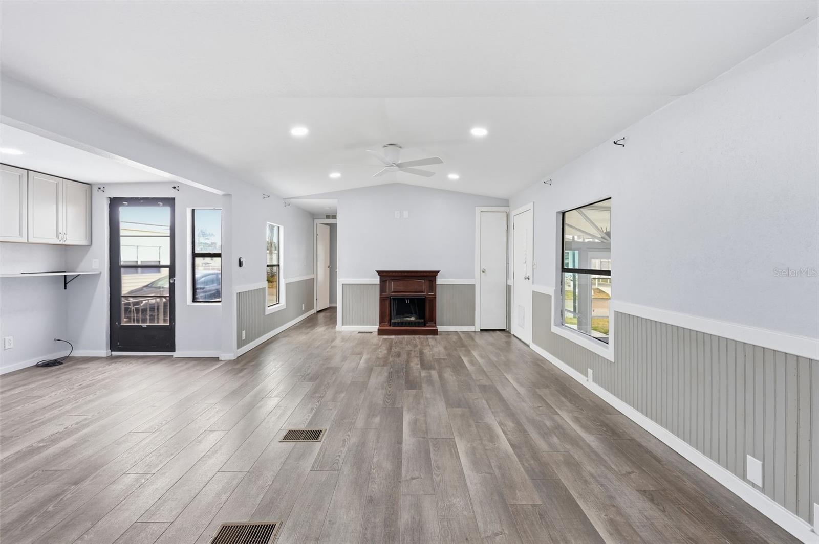 Image 9 of 43 For 5705 Holiday Park Boulevard