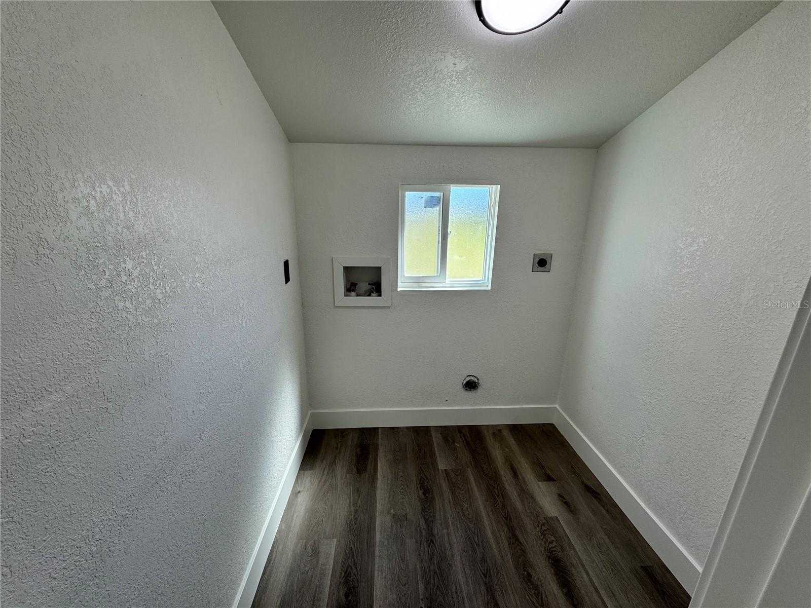 Image 19 of 22 For 325 Capatola St