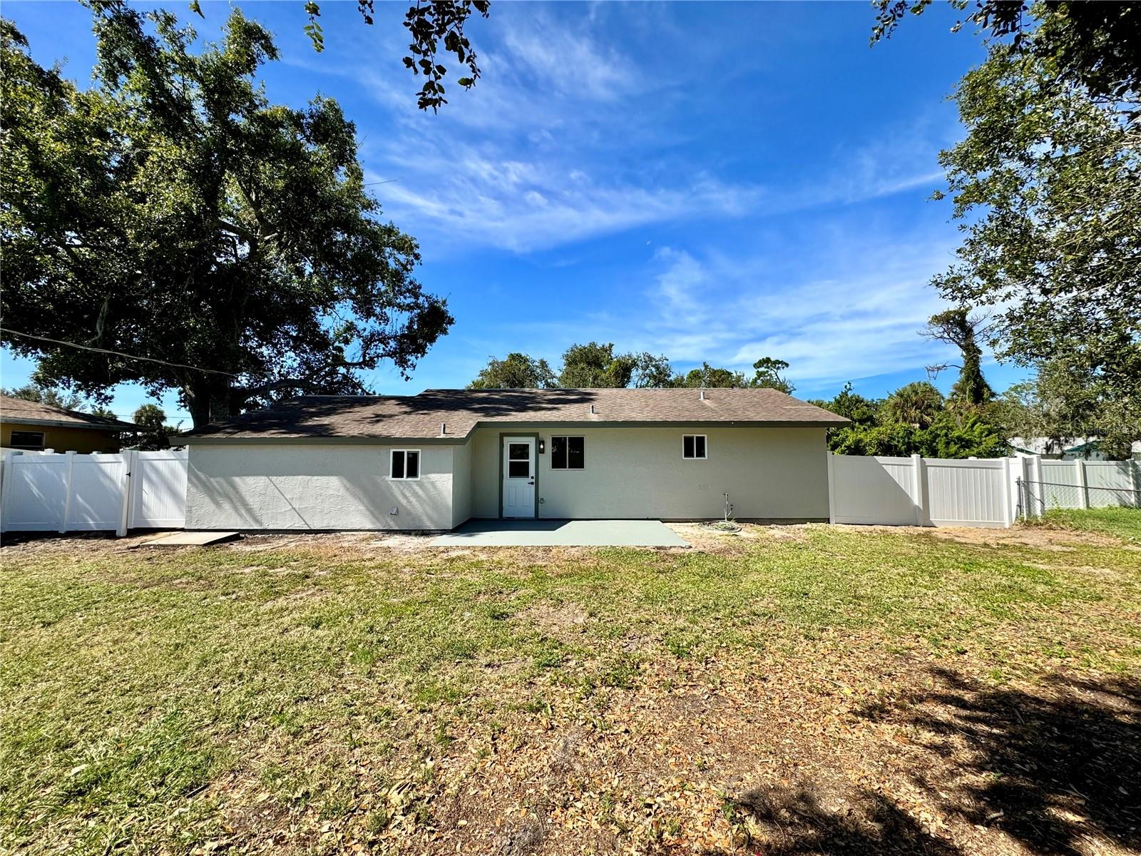 Image 20 of 22 For 325 Capatola St